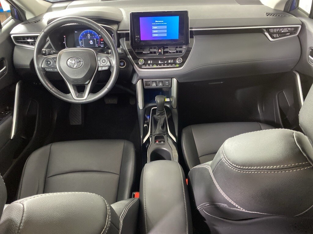 2023 Toyota Corolla Cross XLE photo 2