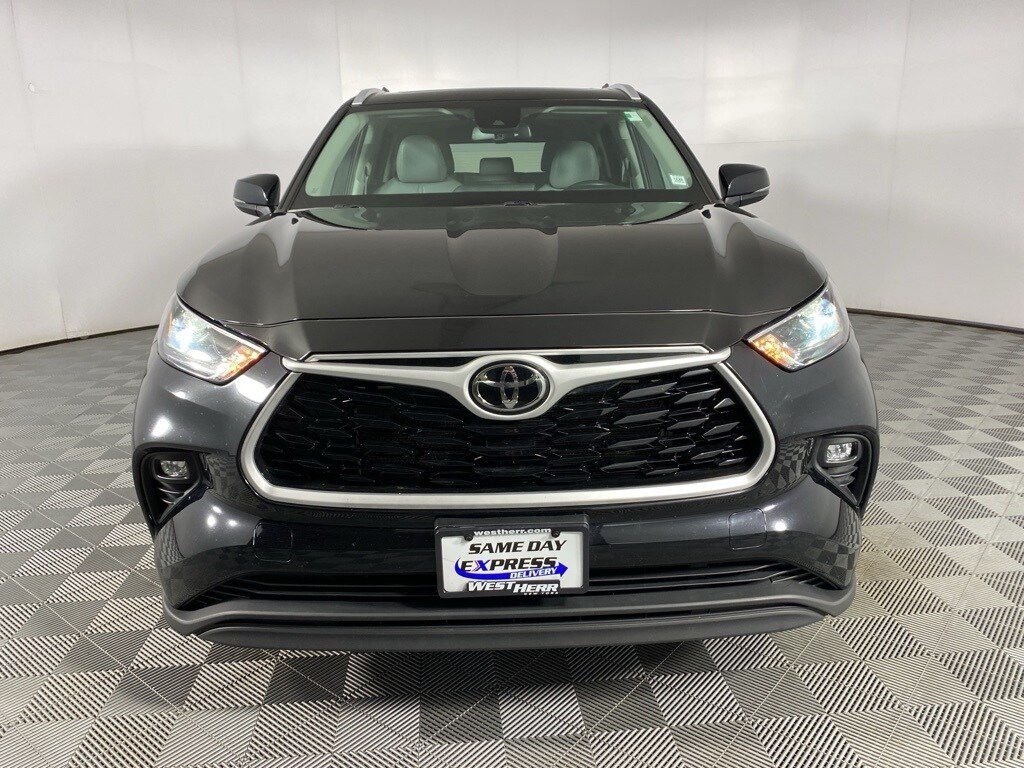 2022 Toyota Highlander XLE photo 2