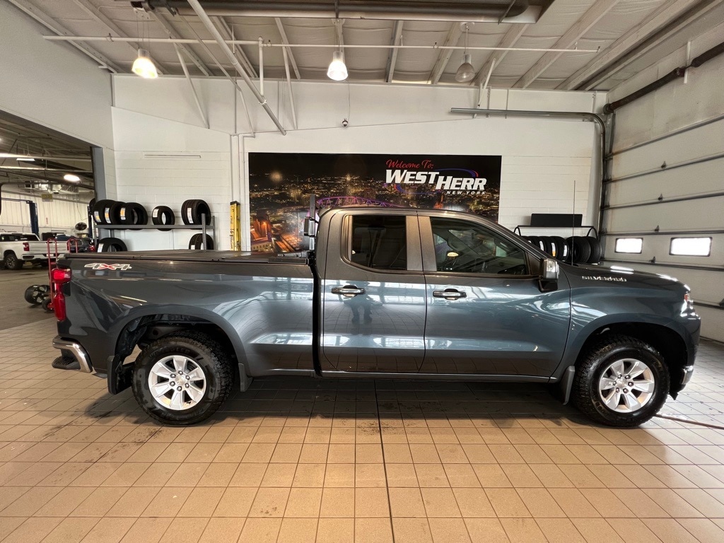 Used 2019 Chevrolet Silverado 1500 LT with VIN 1GCRYDED1KZ177240 for sale in Bowmansville, NY