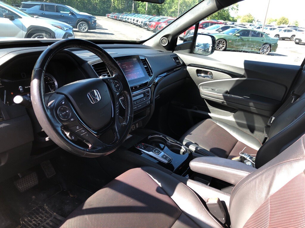 2022 Honda Ridgeline Black Edition photo 2