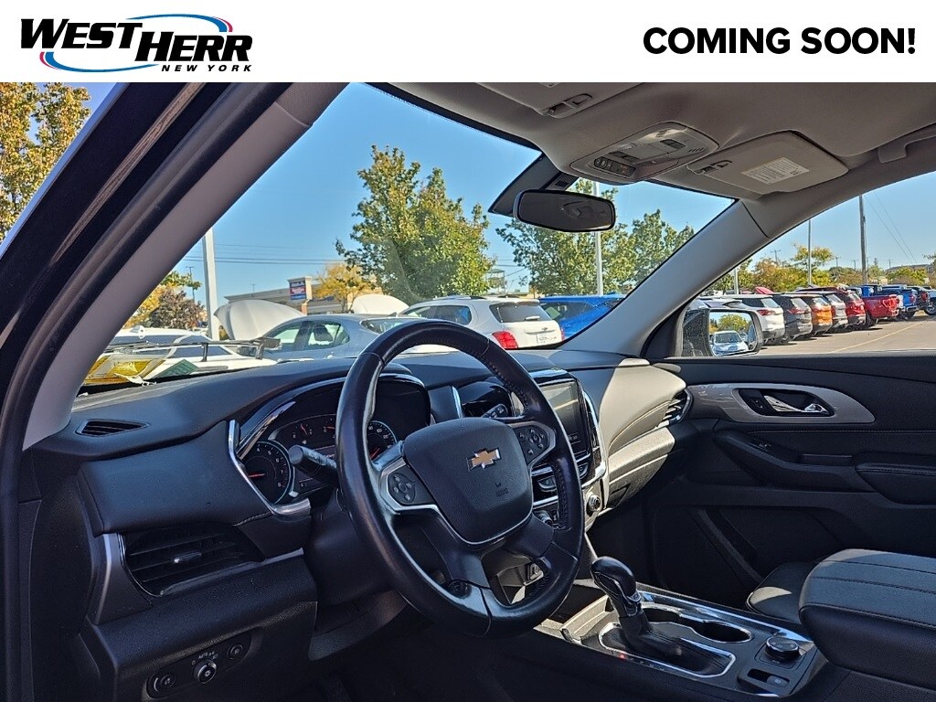 2021 Chevrolet Traverse Leather photo 2