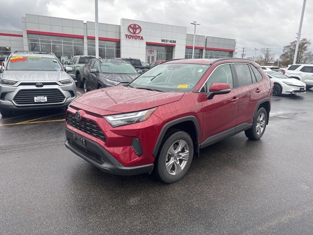 2023 Toyota RAV4 XLE photo 2