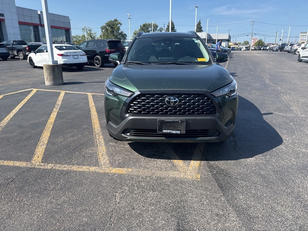 2022 Toyota Corolla Cross LE photo 2