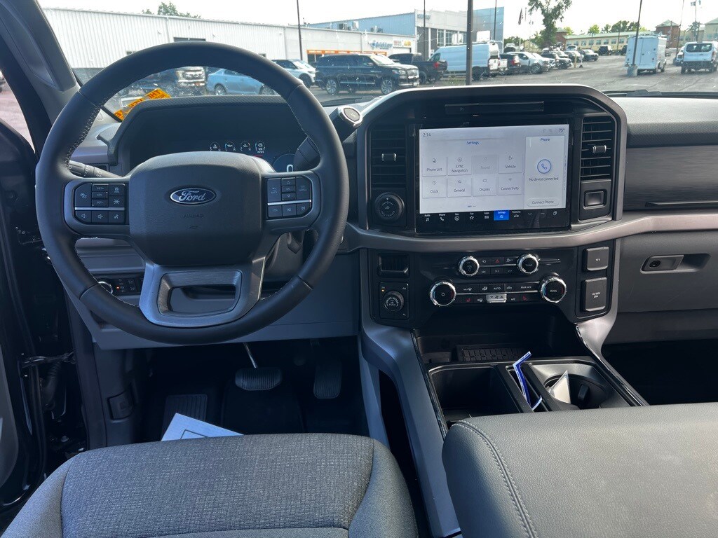 2025 Ford F-150 XLT photo 2
