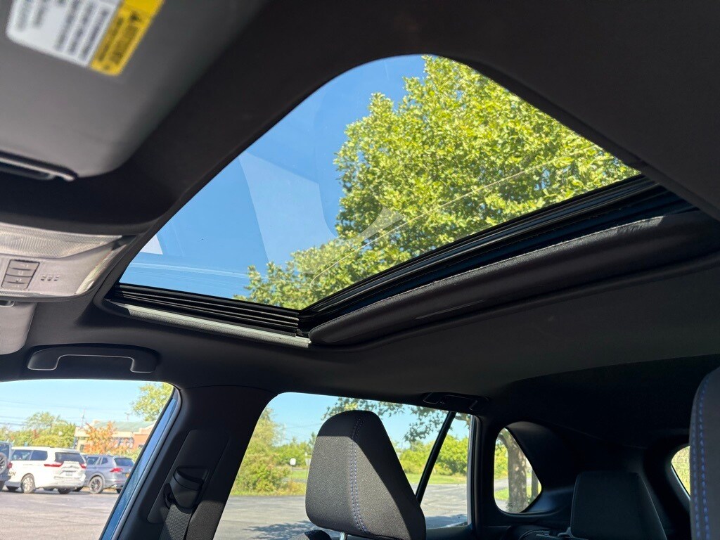 2022 Toyota RAV4 Hybrid SE photo 2