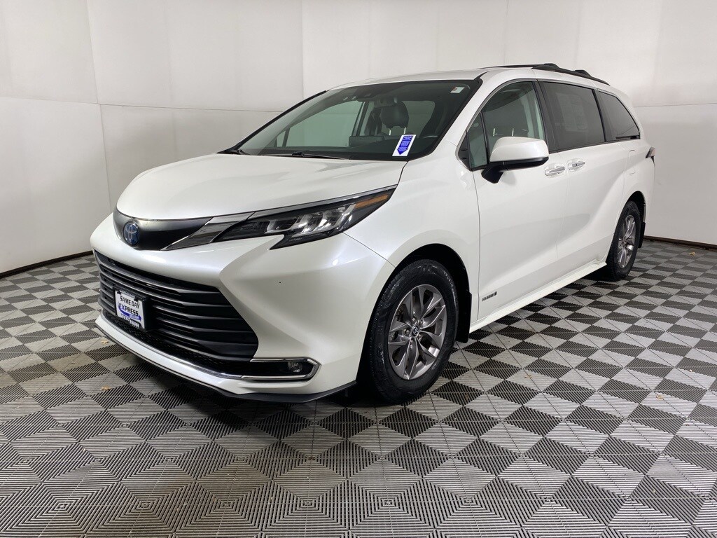 2021 Toyota Sienna XLE photo 4