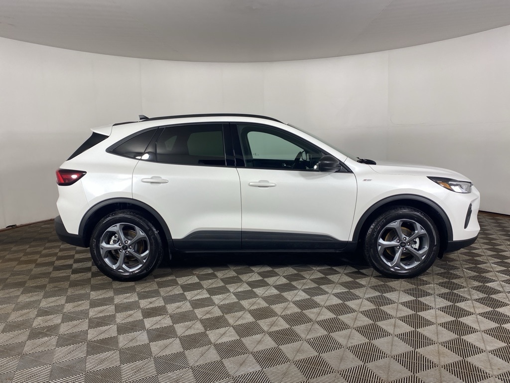 2025 Ford Escape ST-Line photo 4