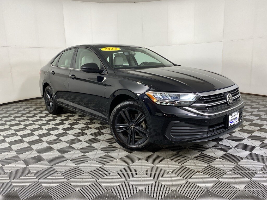 Used 2024 Volkswagen Jetta 1.5T SE Sedan