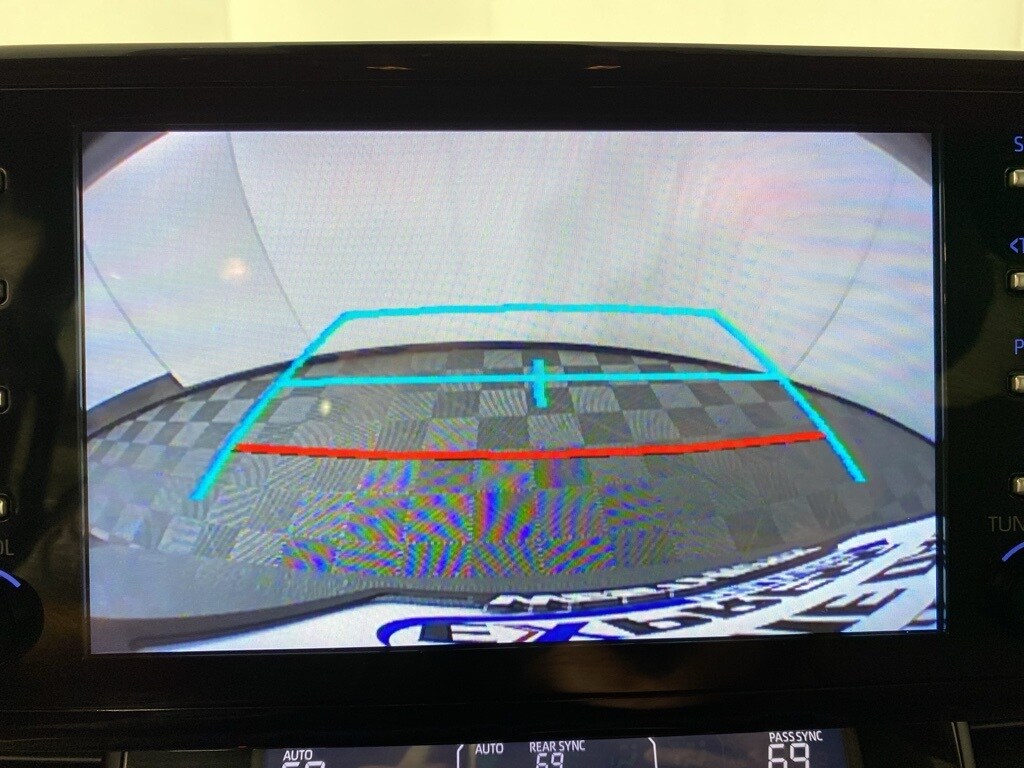 2022 Toyota Sienna LE photo 3