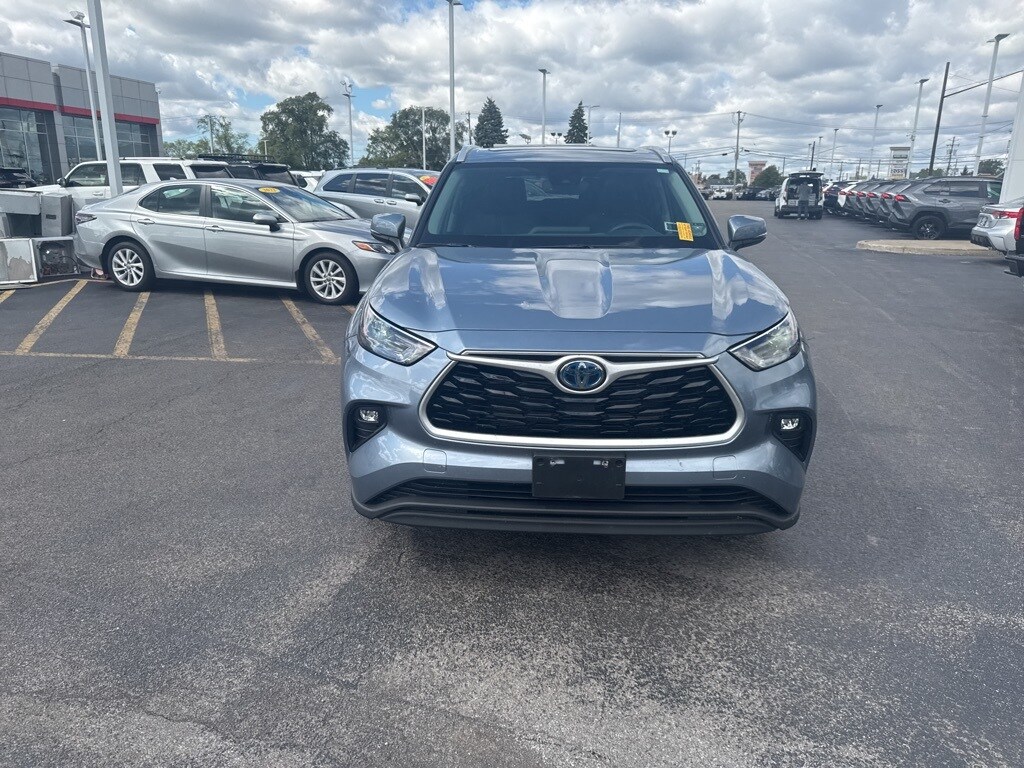 2022 Toyota Highlander Hybrid XLE photo 2