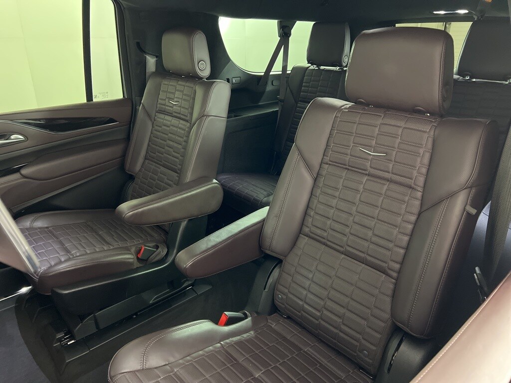 2024 Cadillac Escalade ESV Sport Platinum photo 4