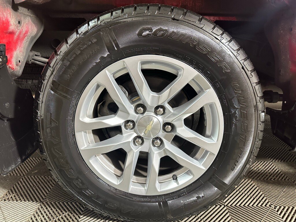 2019 Chevrolet Silverado 1500 LT photo 2