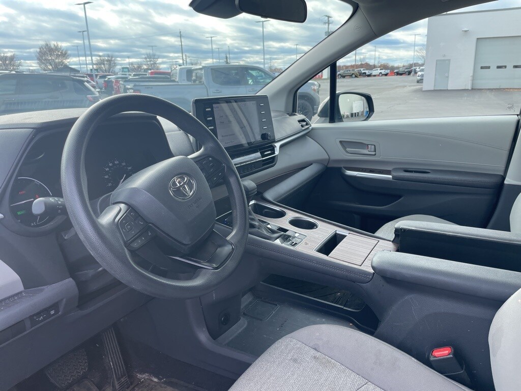 Used 2024 Toyota Sienna LE 8 Passenger Van Passenger Van