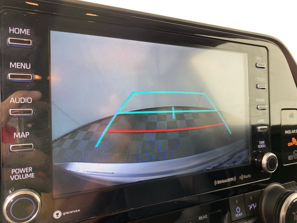 2022 Toyota Highlander XLE photo 2