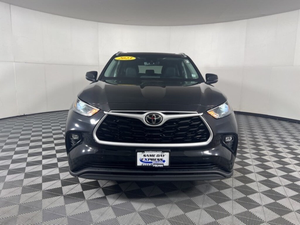 Used 2023 Toyota Highlander L SUV