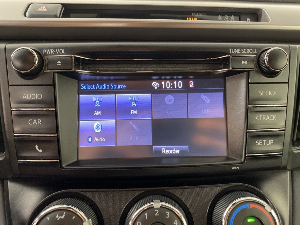 2018 Toyota RAV4 LE photo 3