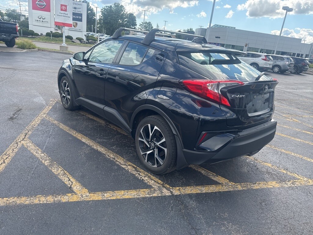 2022 Toyota C-HR XLE photo 4