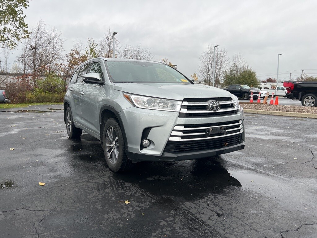 Used 2017 Toyota Highlander XLE V6 SUV