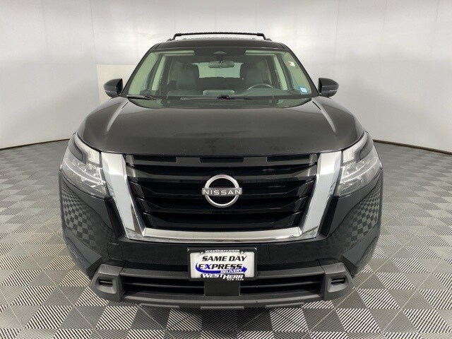 2022 Nissan Pathfinder SV photo 3