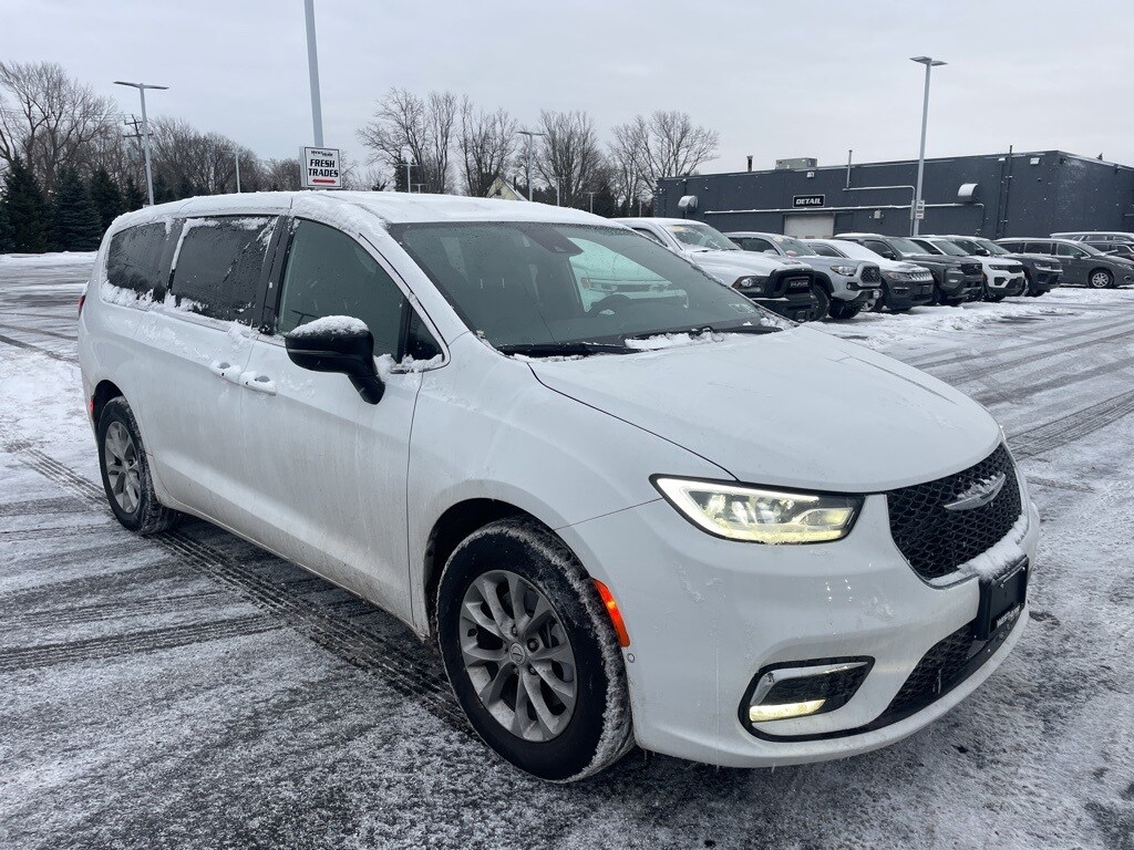 Used 2026 Chrysler Pacifica Select Van Passenger Van