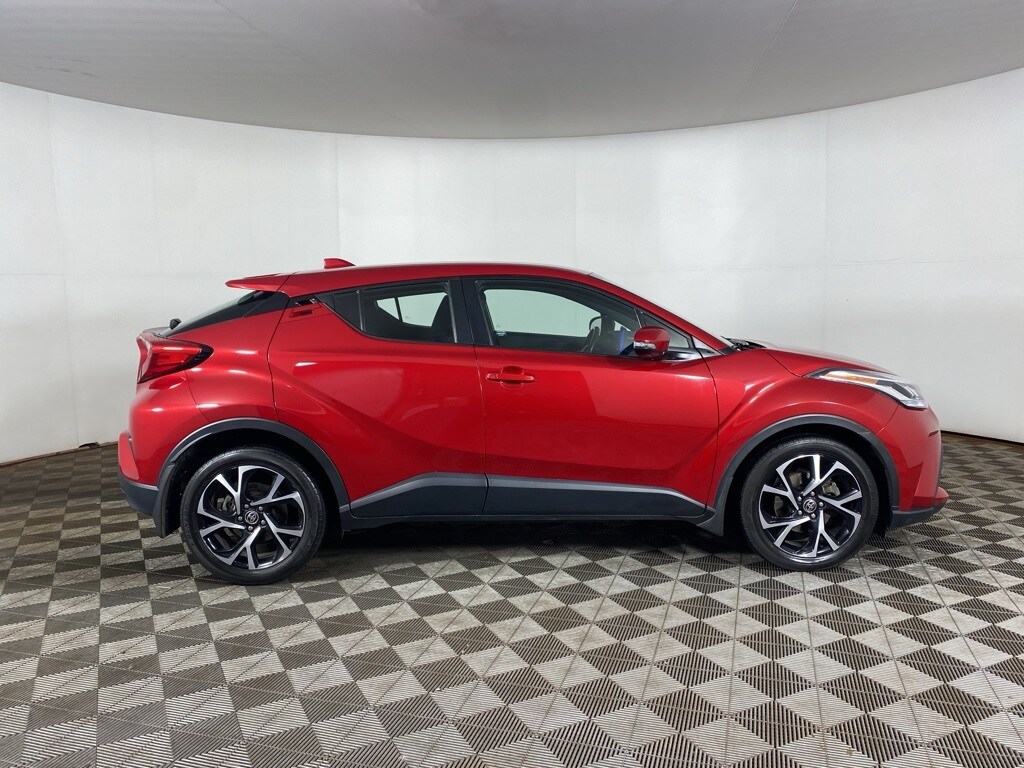 2021 Toyota C-HR XLE photo 2