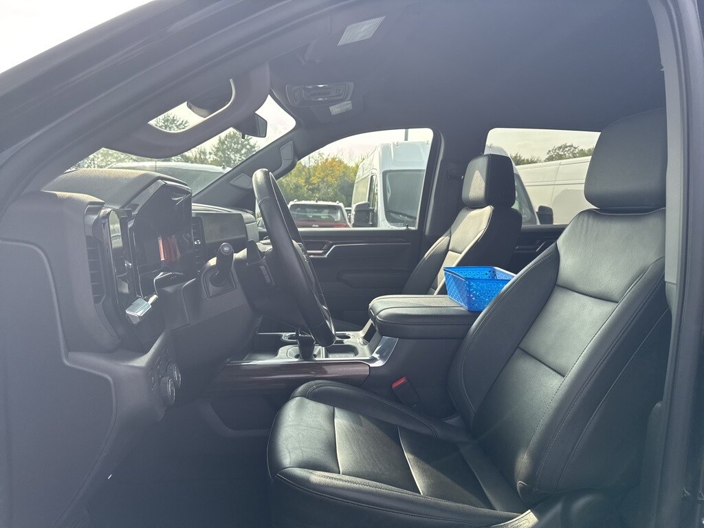 2023 Chevrolet Silverado 1500 LT Trail Boss photo 3