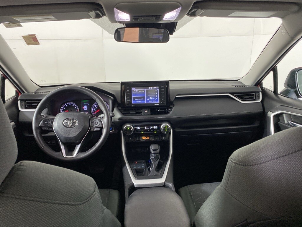 2022 Toyota RAV4 XLE photo 2