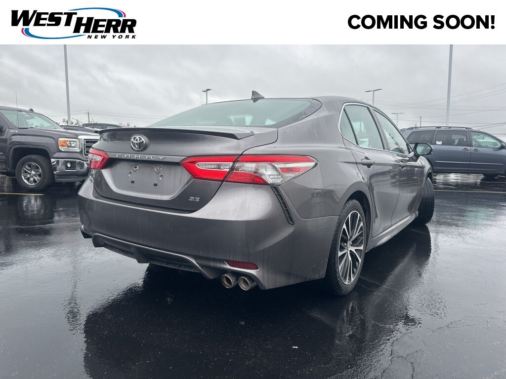 2019 Toyota Camry SE photo 3