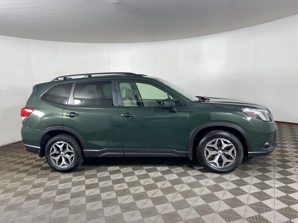 2022 Subaru Forester Premium photo 2