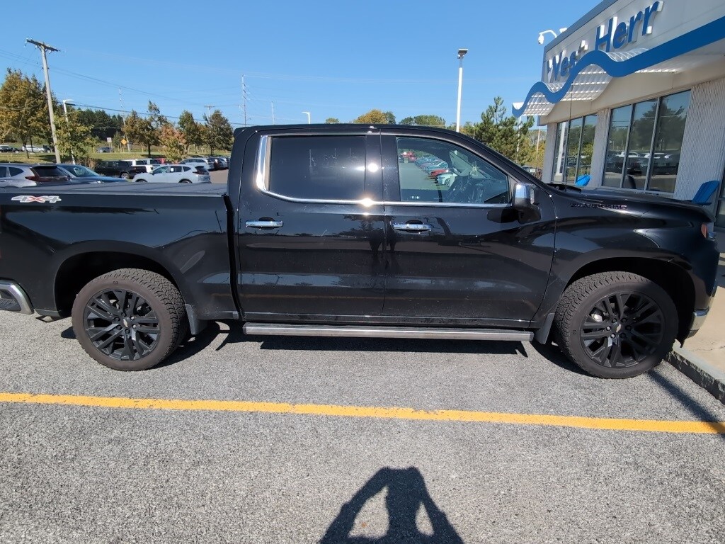 2022 Chevrolet Silverado 1500 LTZ photo 3