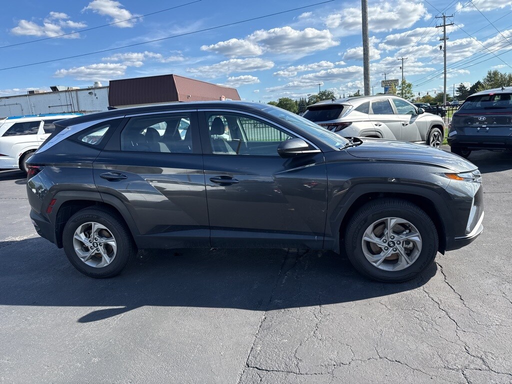 2023 Hyundai Tucson SE photo 2