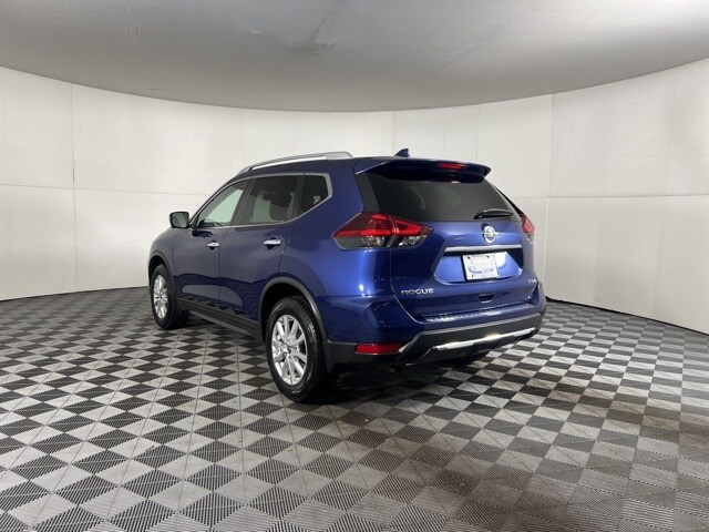 2018 Nissan Rogue SV photo 3