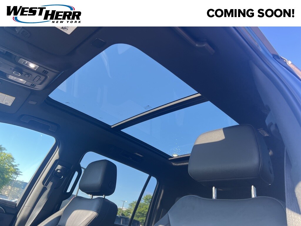 2021 Chevrolet Suburban LT photo 4