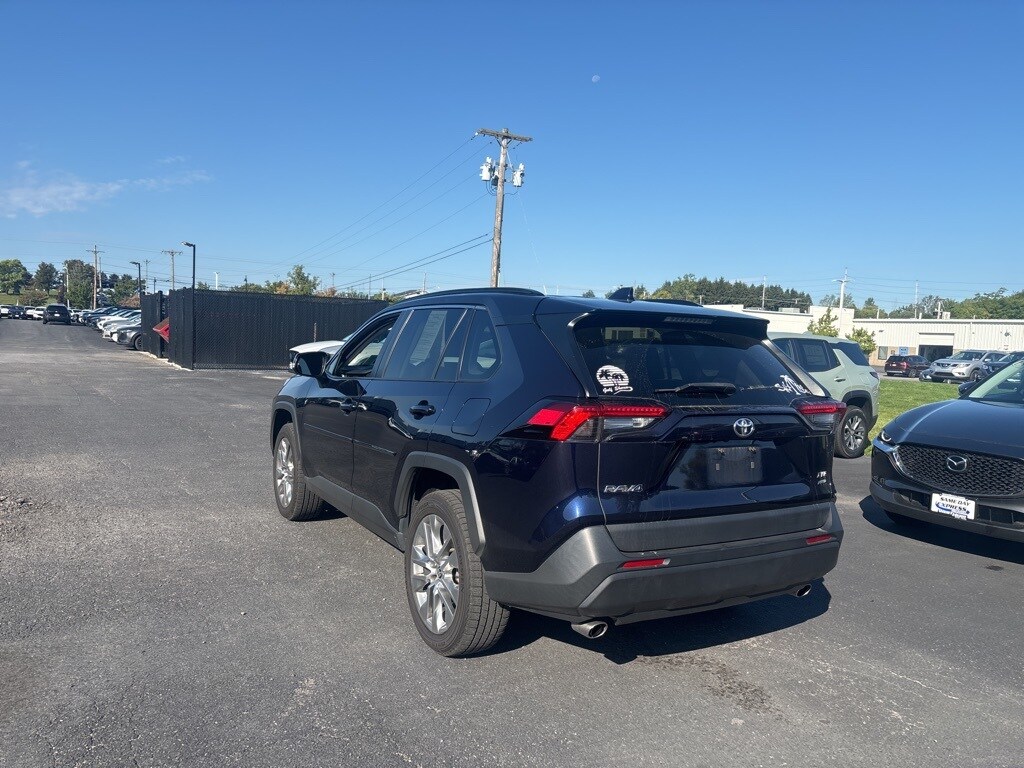 2022 Toyota RAV4 XLE Premium photo 4