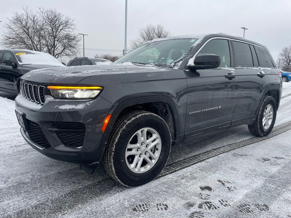 Used 2025 Jeep Grand Cherokee Laredo SUV