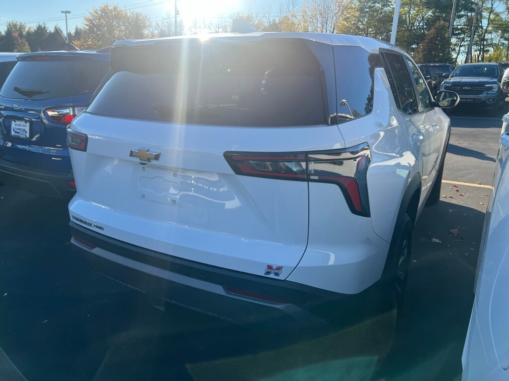 2025 Chevrolet Equinox LT photo 4