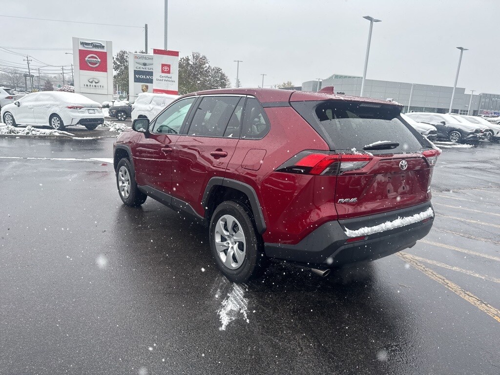 2023 Toyota RAV4 LE photo 3