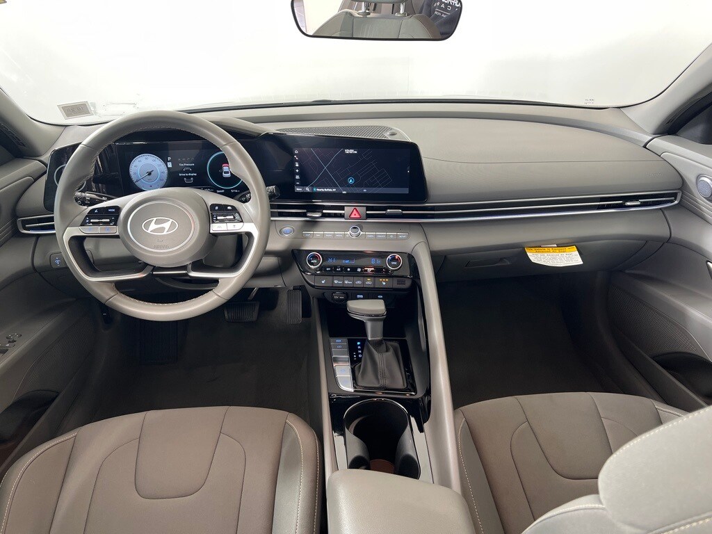 Used 2025 Hyundai Elantra SEL Convenience Sedan