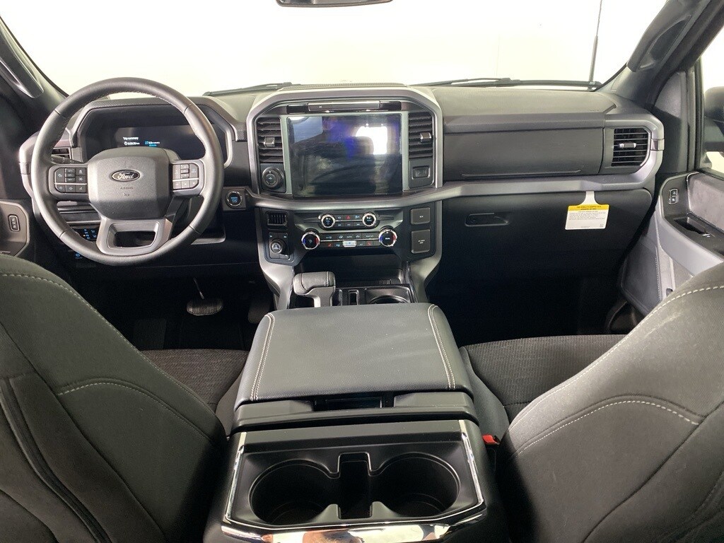 2025 Ford F-150 XLT photo 2