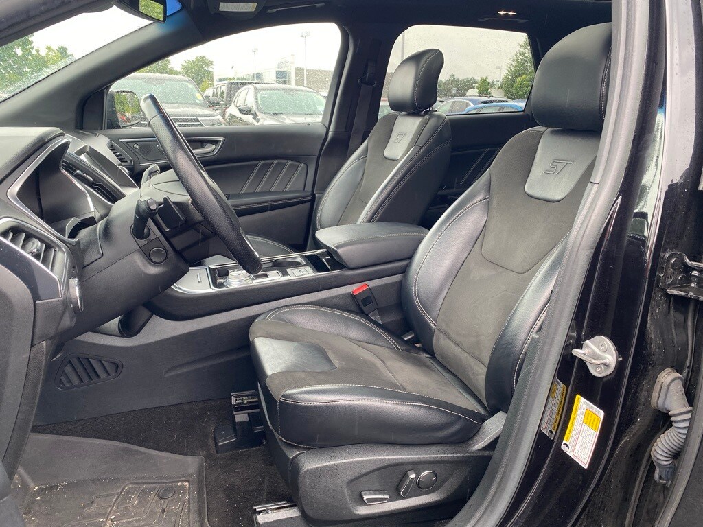 2019 Ford Edge ST photo 2