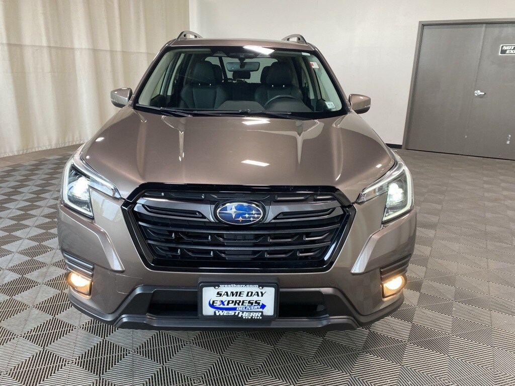 2022 Subaru Forester Limited photo 3