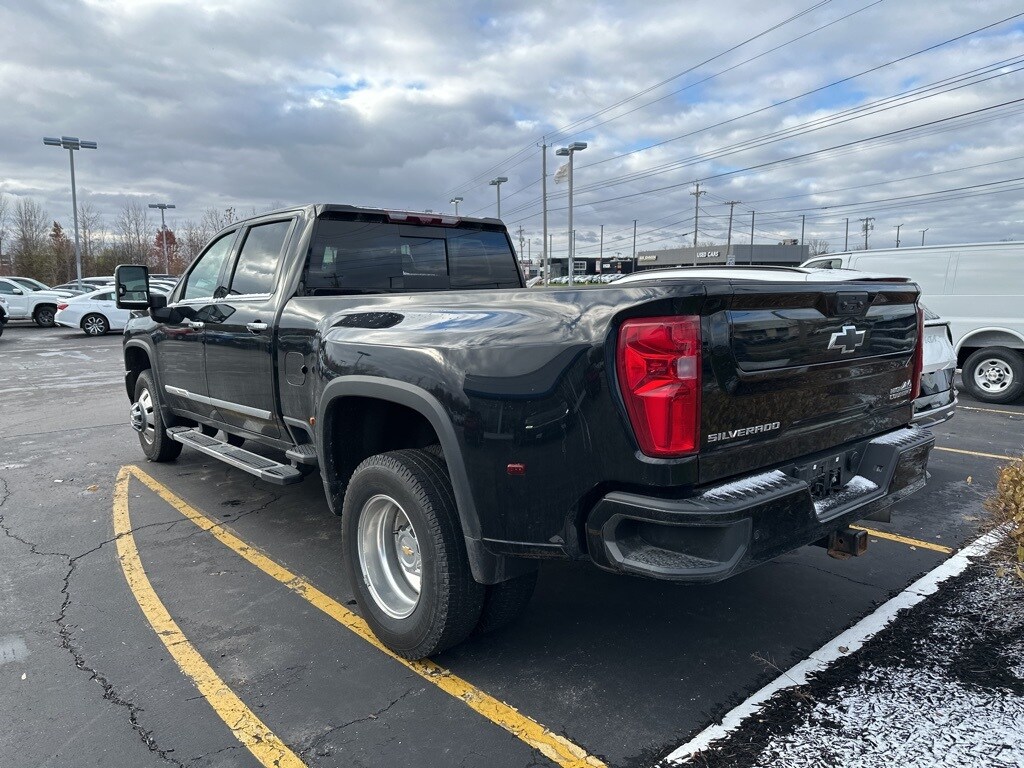 2024 Chevrolet Silverado 3500HD High Country photo 2