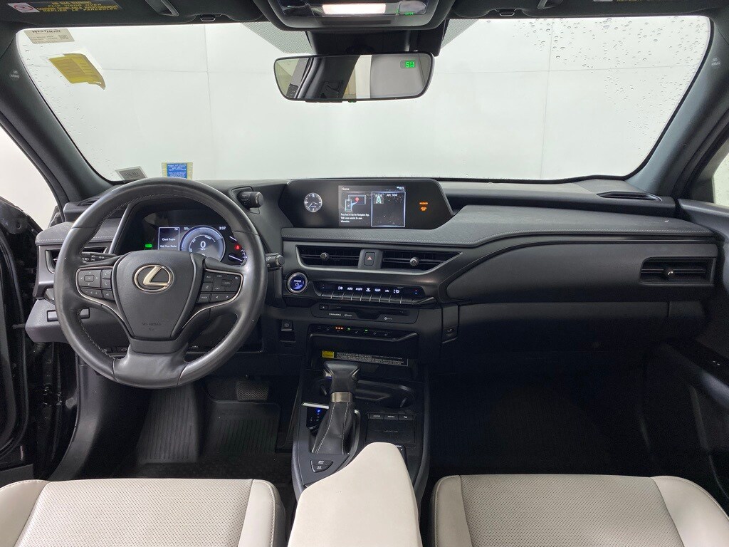2020 Lexus UX 250h Premium photo 3