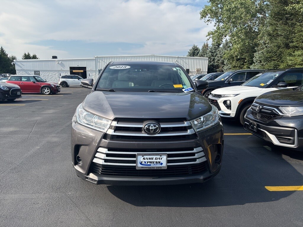 2018 Toyota Highlander LE photo 3