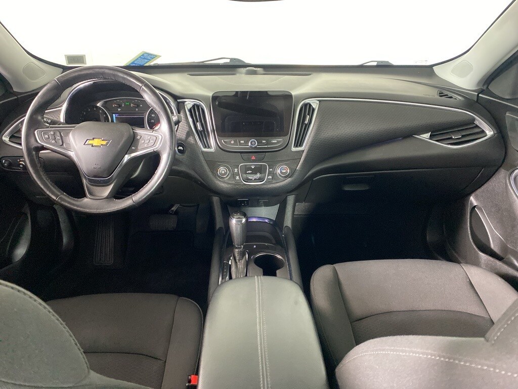 2018 Chevrolet Malibu 1LT photo 2