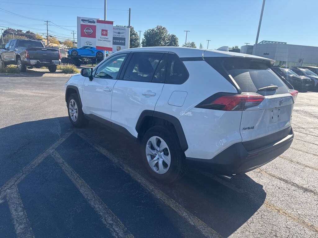 2023 Toyota RAV4 LE photo 4