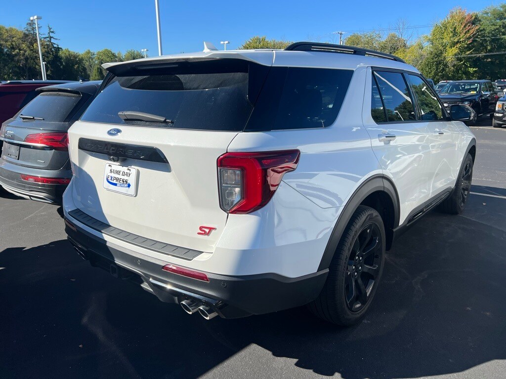 2022 Ford Explorer ST photo 2