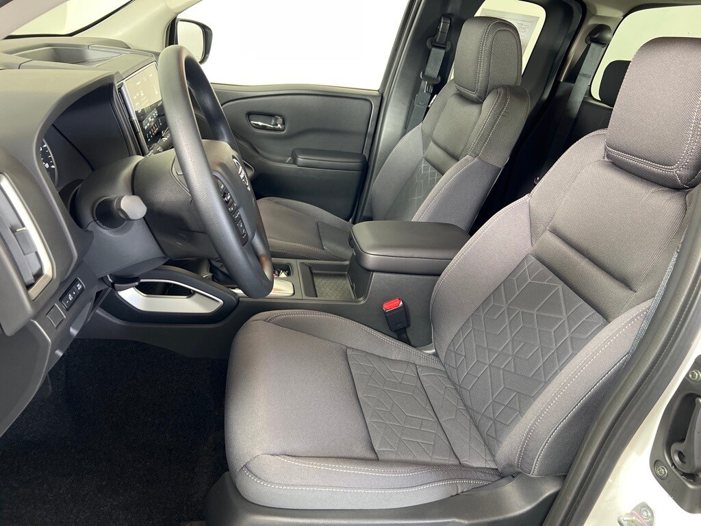2025 Nissan Frontier SV photo 2