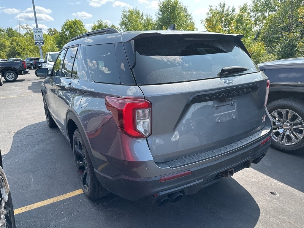 2022 Ford Explorer ST photo 2