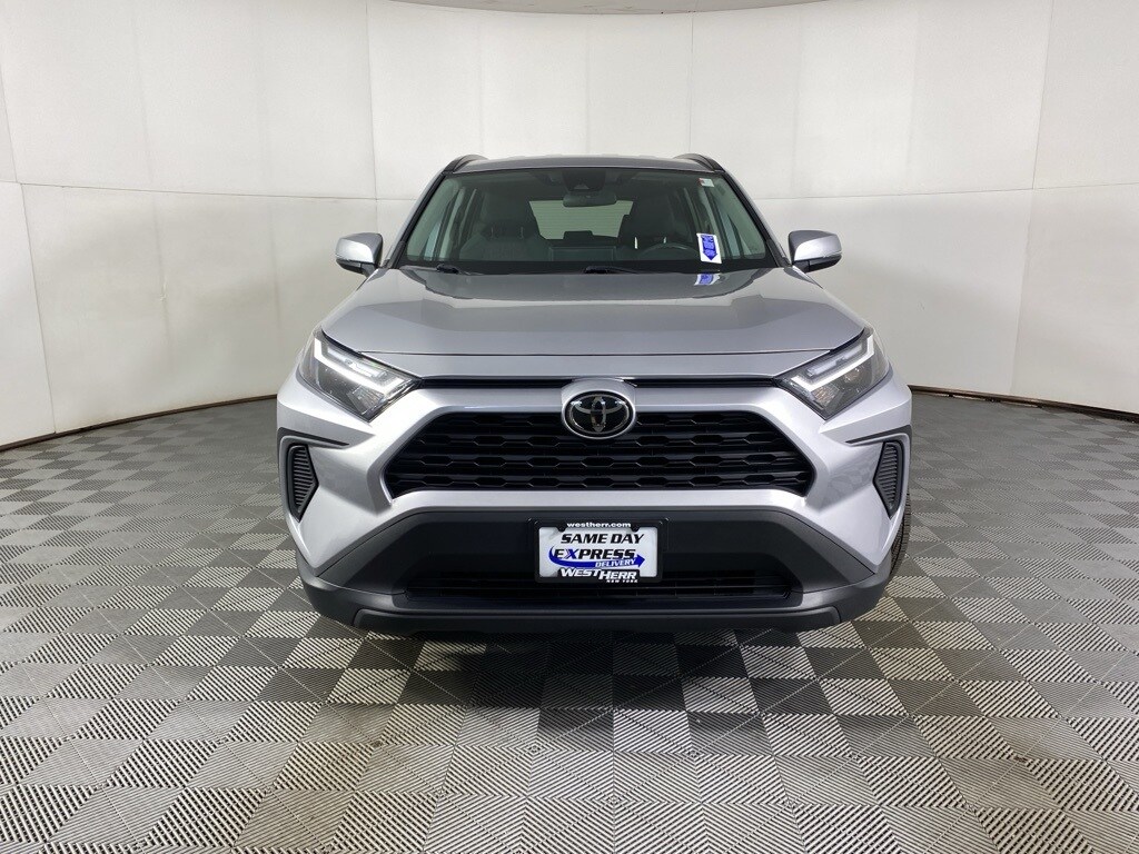 2023 Toyota RAV4 XLE photo 2
